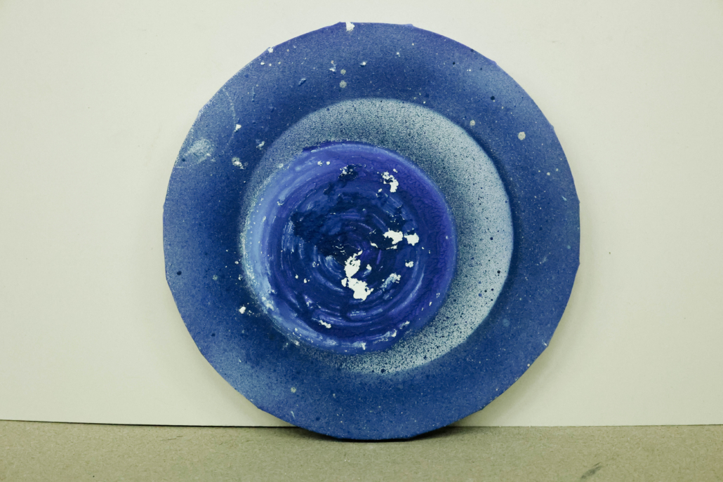 Abstrakte planetare Malerei in Acryl und Öl auf runder Leinwand